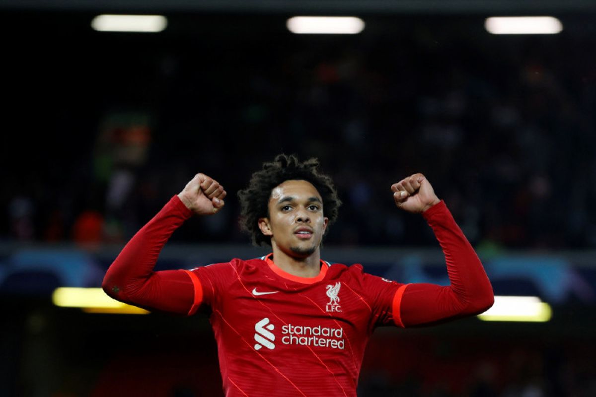 Cedera, Alexander-Arnold absen bela Liverpool melawan Man City