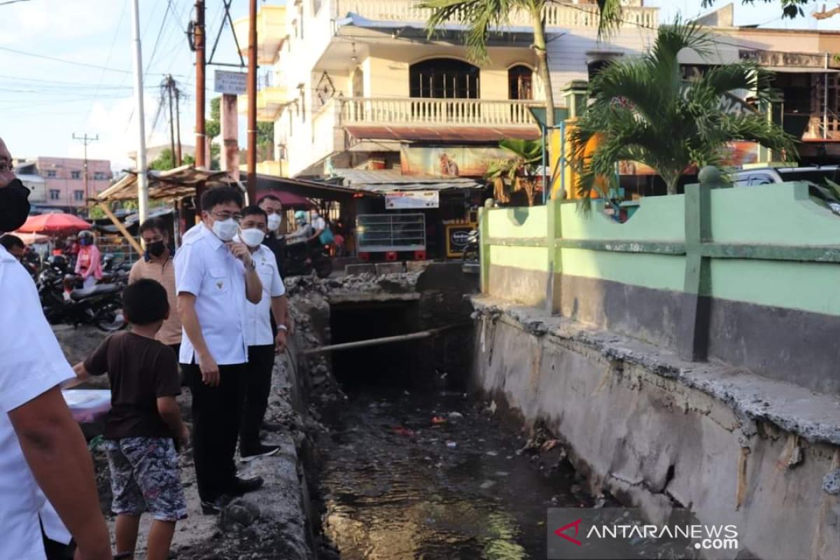 Wali Kota Manado pacu penyelesaian normalisasi drainase