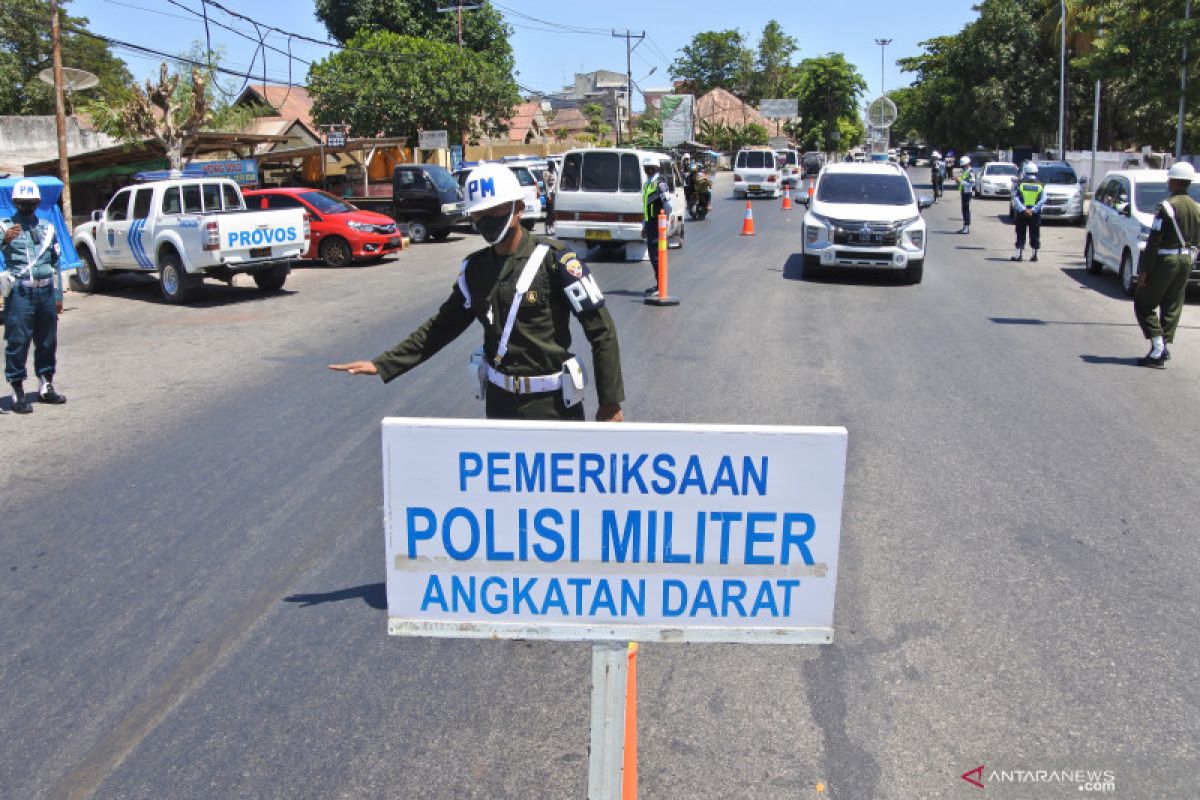 Aparat gabungan gelar razia kendaraan  anggota TNI-Polri di NTT