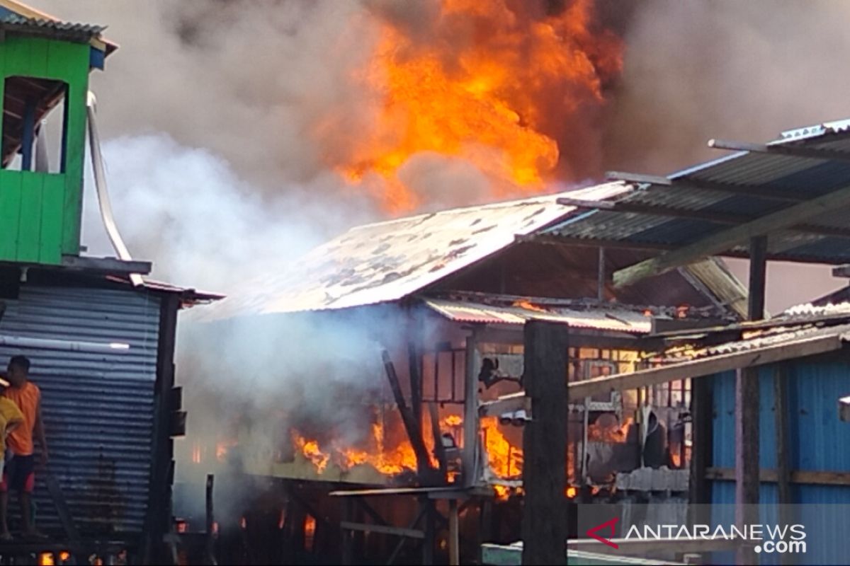 Ratusan rumah di kawasan Borobudur Manokwari ludes terbakar