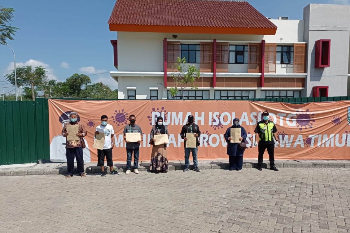 Enam orang pasien COVID-19 terakhir di RS Darurat Bangkalan pulang