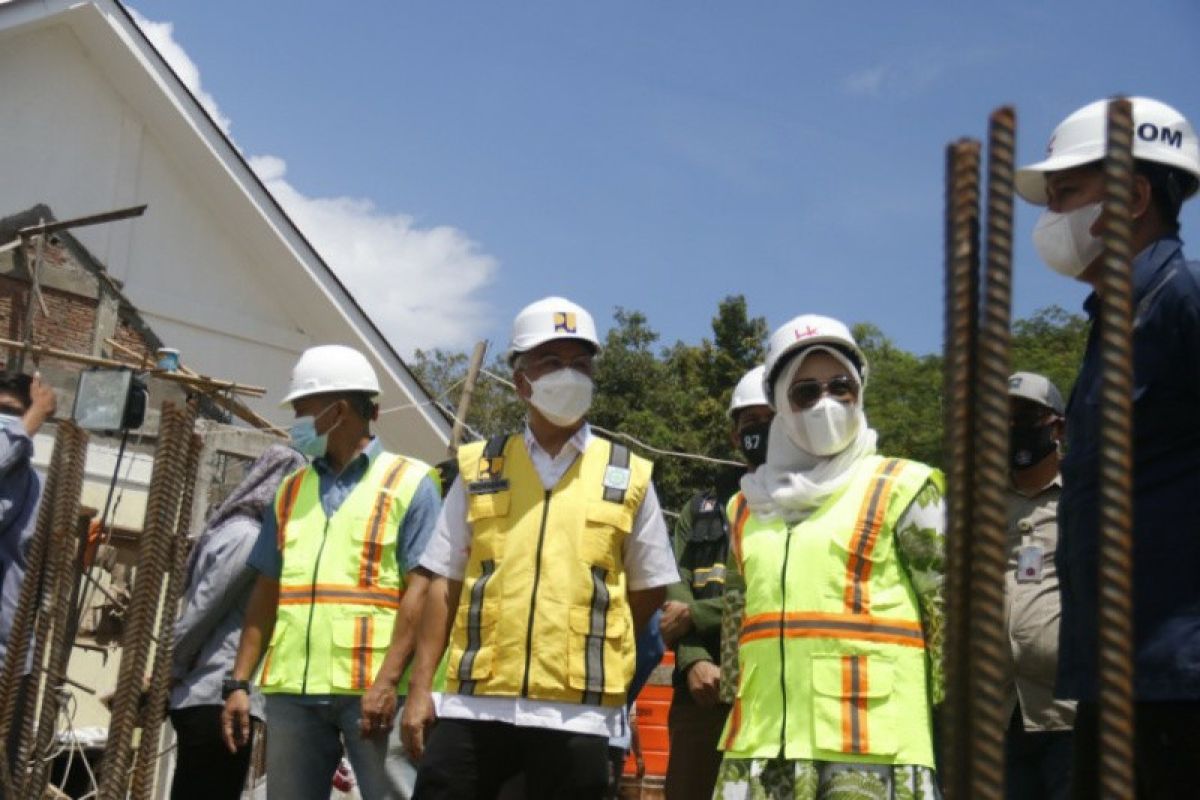 Rekonstruksi Kantor Bupati Mamuju terdampak gempa rampung akhir 2021