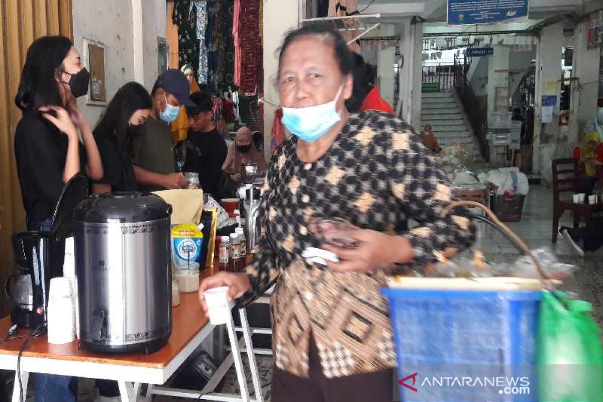 Sekolah Kopi Gemawang Temanggung gelar acara mengopi gratis di pasar tradisional