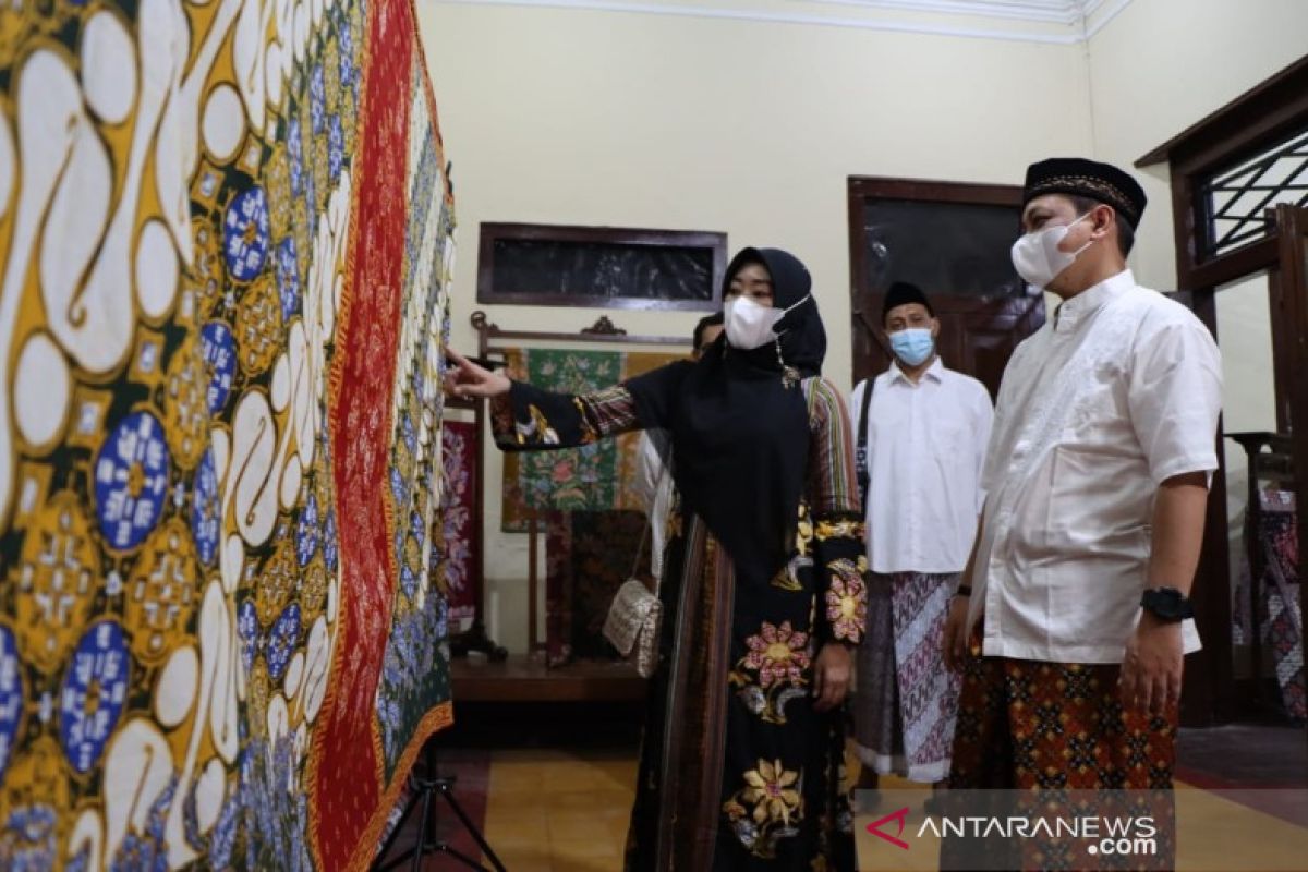 Tambah khazanah batik Pekalongan, motif sarung batik Pakem Kaumanan diluncurkan