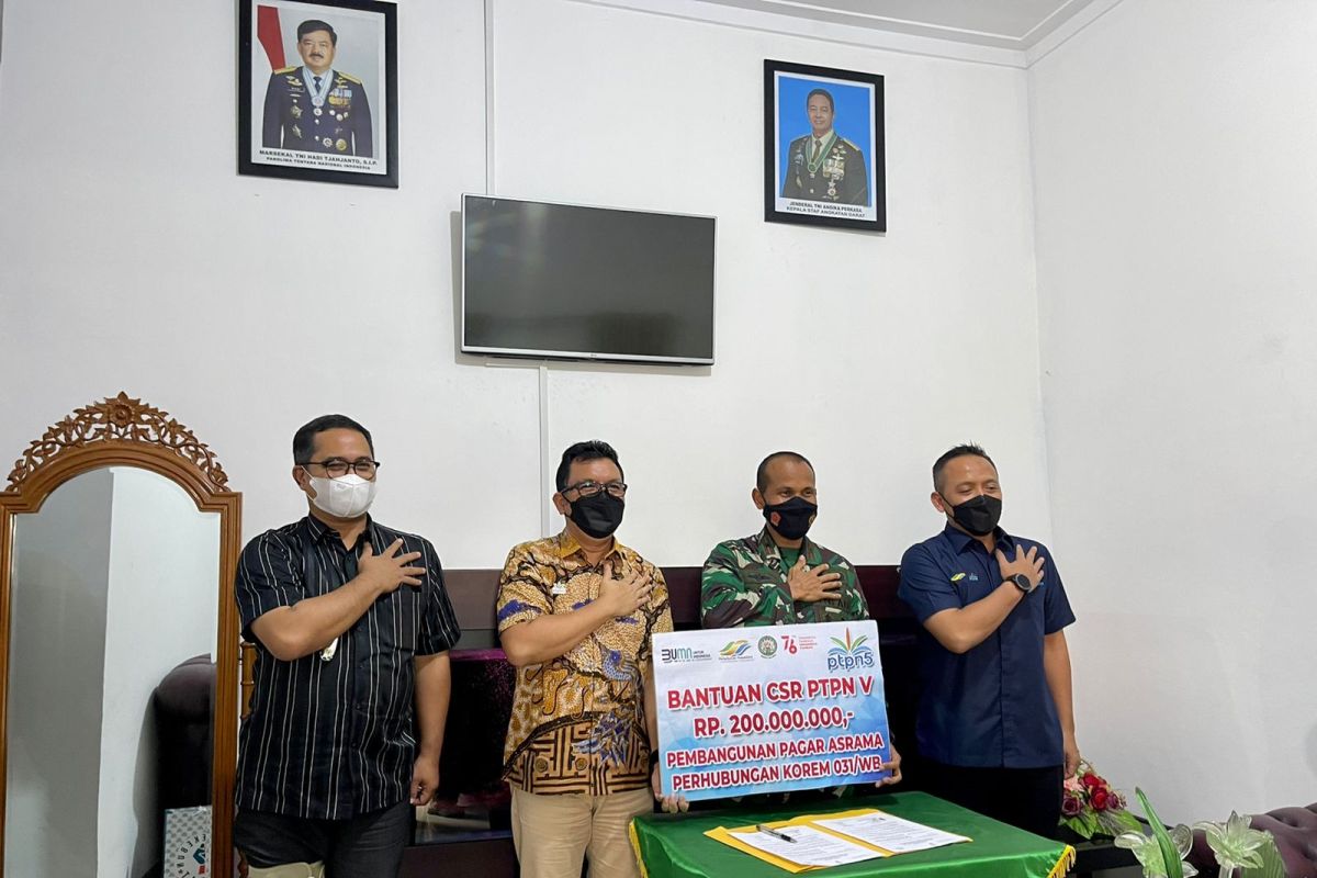 HUT ke-76 TNI, PTPN V kado renovasi rumah prajurit Korem