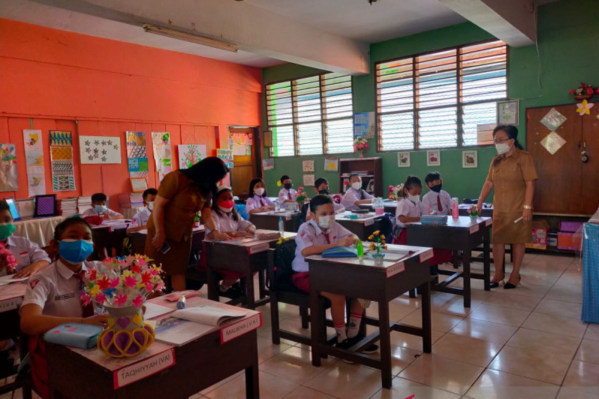 Sekolah PTM di Manado hanya satu shift