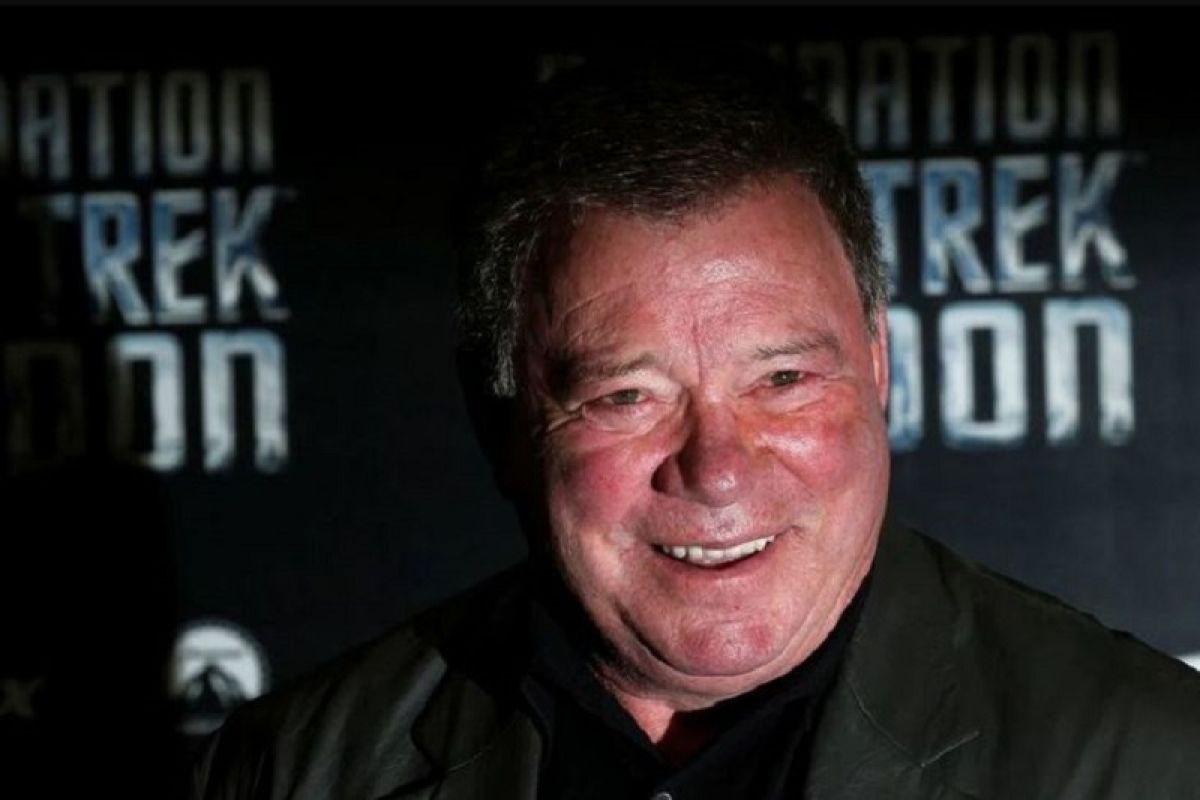 Bintang "Star Trek" William Shatner akan terbang ke ruang angkasa dengan Blue Origin