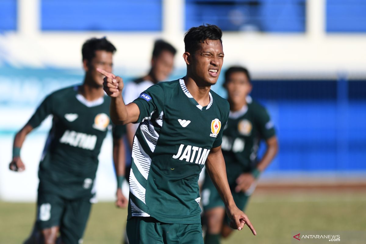 PON Papua - Tim sepak bola putra Jatim melakukan rotasi hadapi Jabar