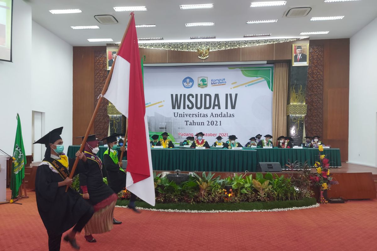 Rektor Unand minta lulusan terus asah kompetensi untuk bersaing di dunia kerja