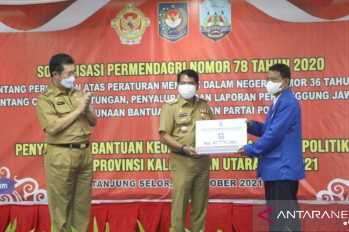 Gubernur Kaltara Serahkan Bantuan Keuangan Parpol