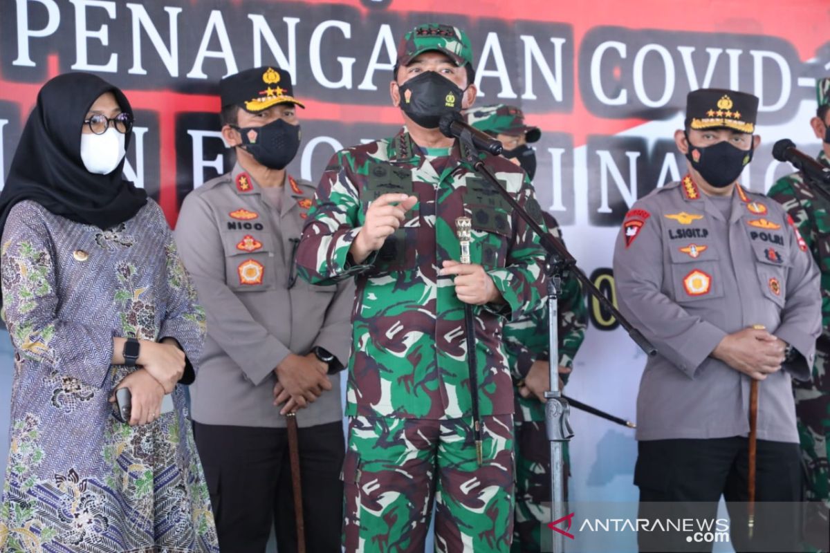 Panglima TNI ingatkan tetap waspada kendati kasus COVID-19 turun