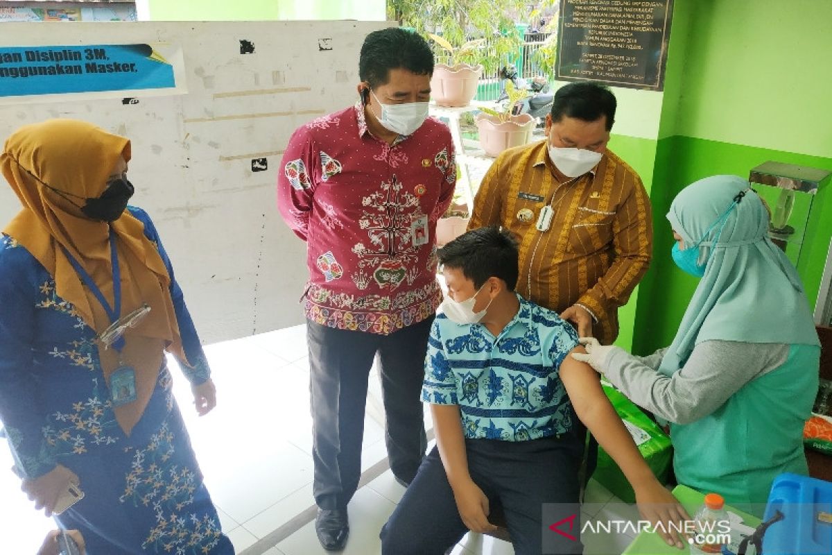 Banyak pelajar di Sampit ditunda divaksinasi karena tekanan darah tinggi