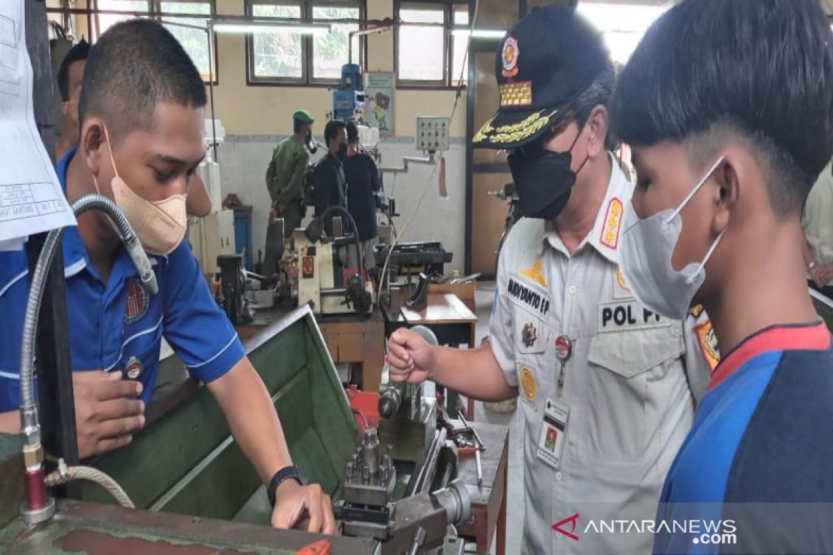 Jateng mendukung SMKN 1 Batang produksi mobil listrik mini