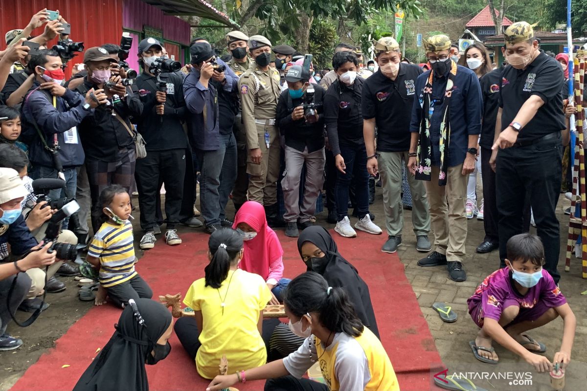 Sandiaga Uno : Anak masuk tempat wisata sesuai diskresi Pemda