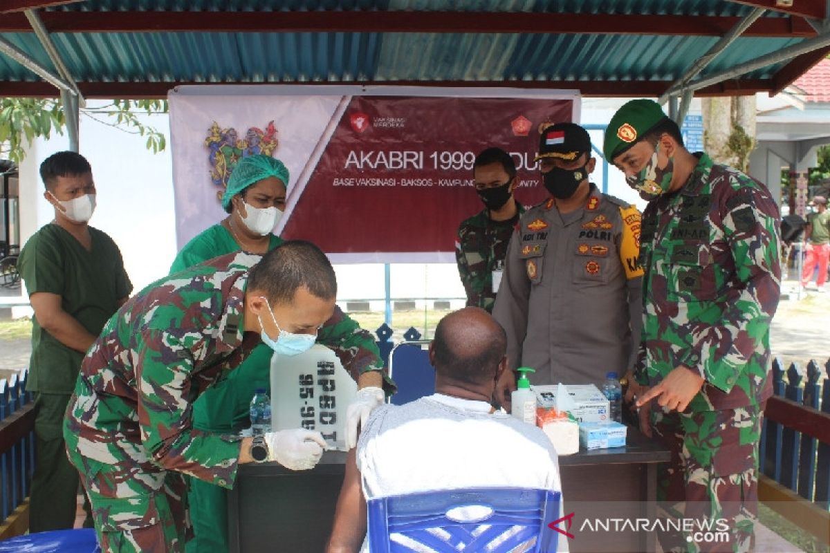 Alumni Akabri 1999 gelar serbuan vaksinasi massal COVID-19 di Biak