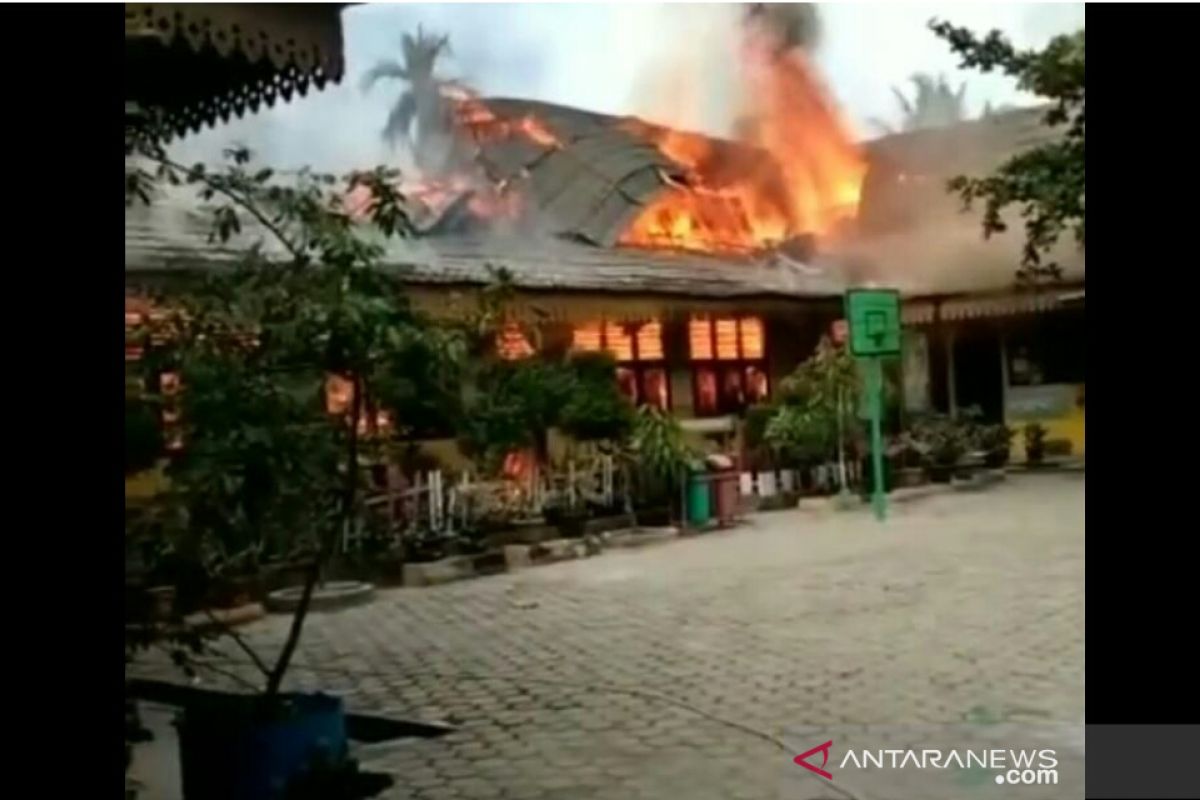 Pekanbaru renovasi SDN 118 yang terbakar