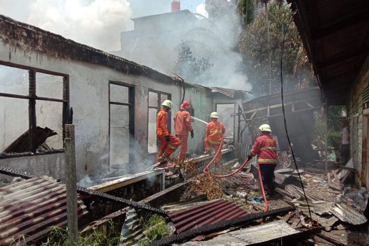 Kebakaran di Garuda Sakti berhasil dipadamkan, warga dengar lima ledakan