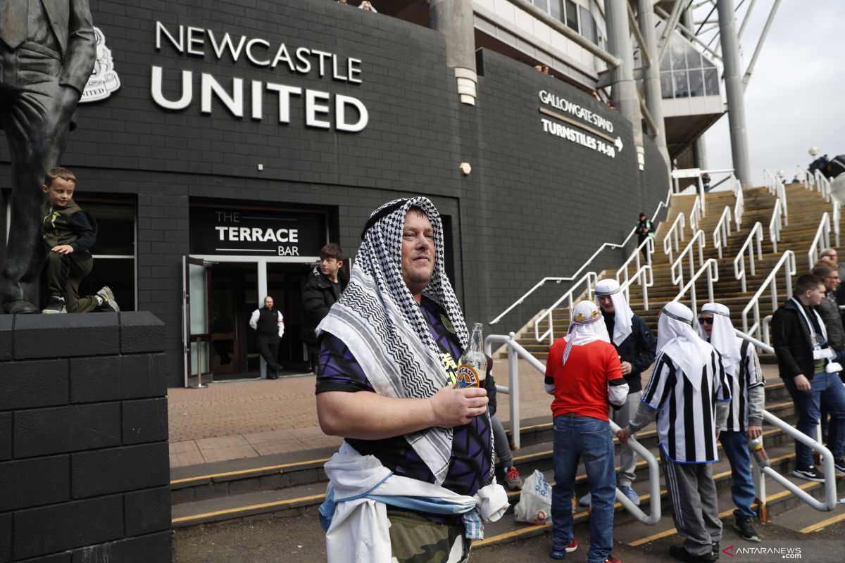 Newcastle United desak suporternya kurangi kenakan pakaian tradisional Arab