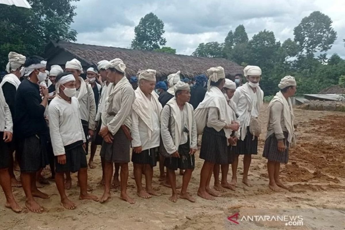 Kedatangan Menteri BUMN ke lokasi kebakaran disambut warga Badui Dalam