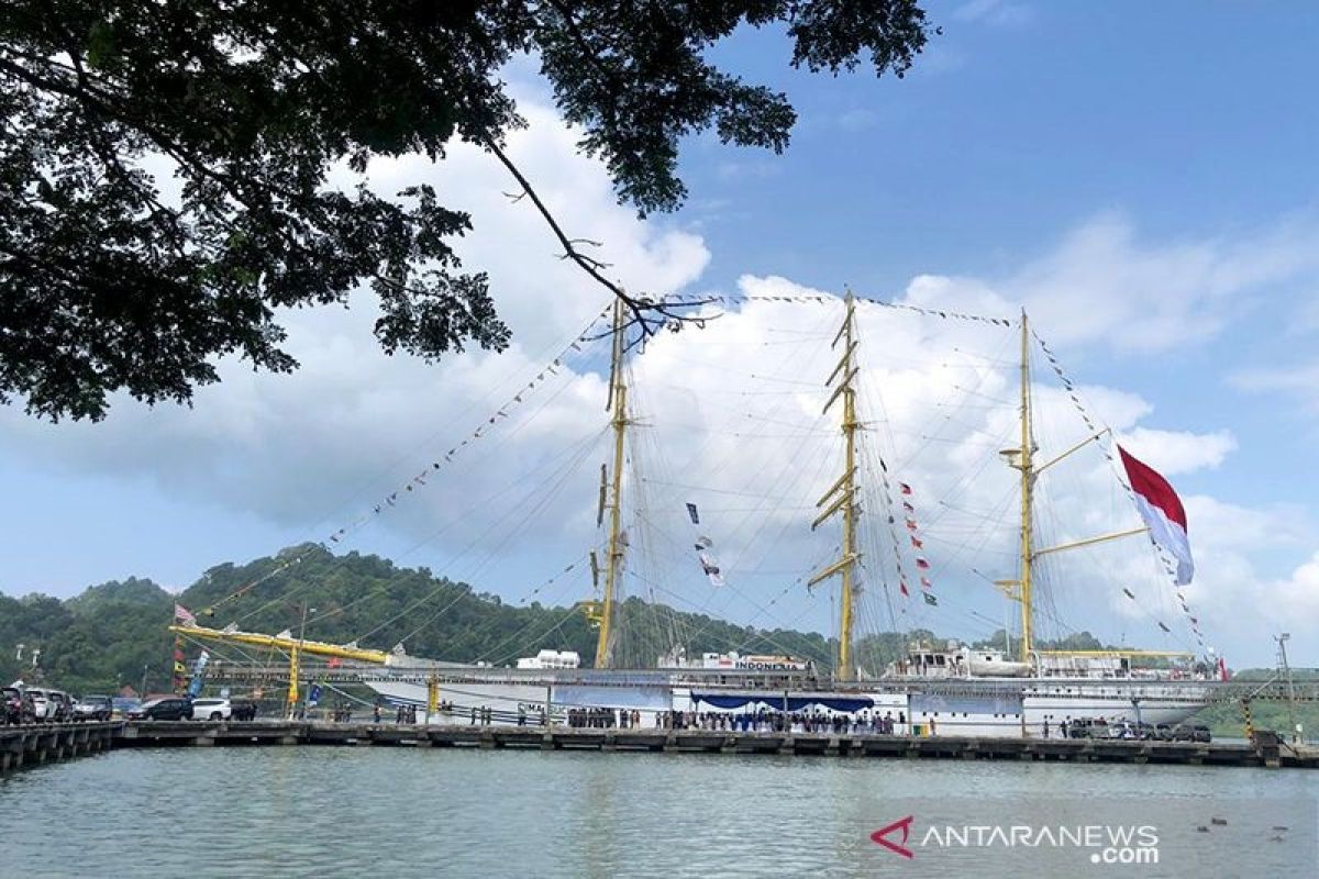 KRI Bima Suci singgah di Pelabuhan Tanjung Intan Cilacap, Jawa Tengah