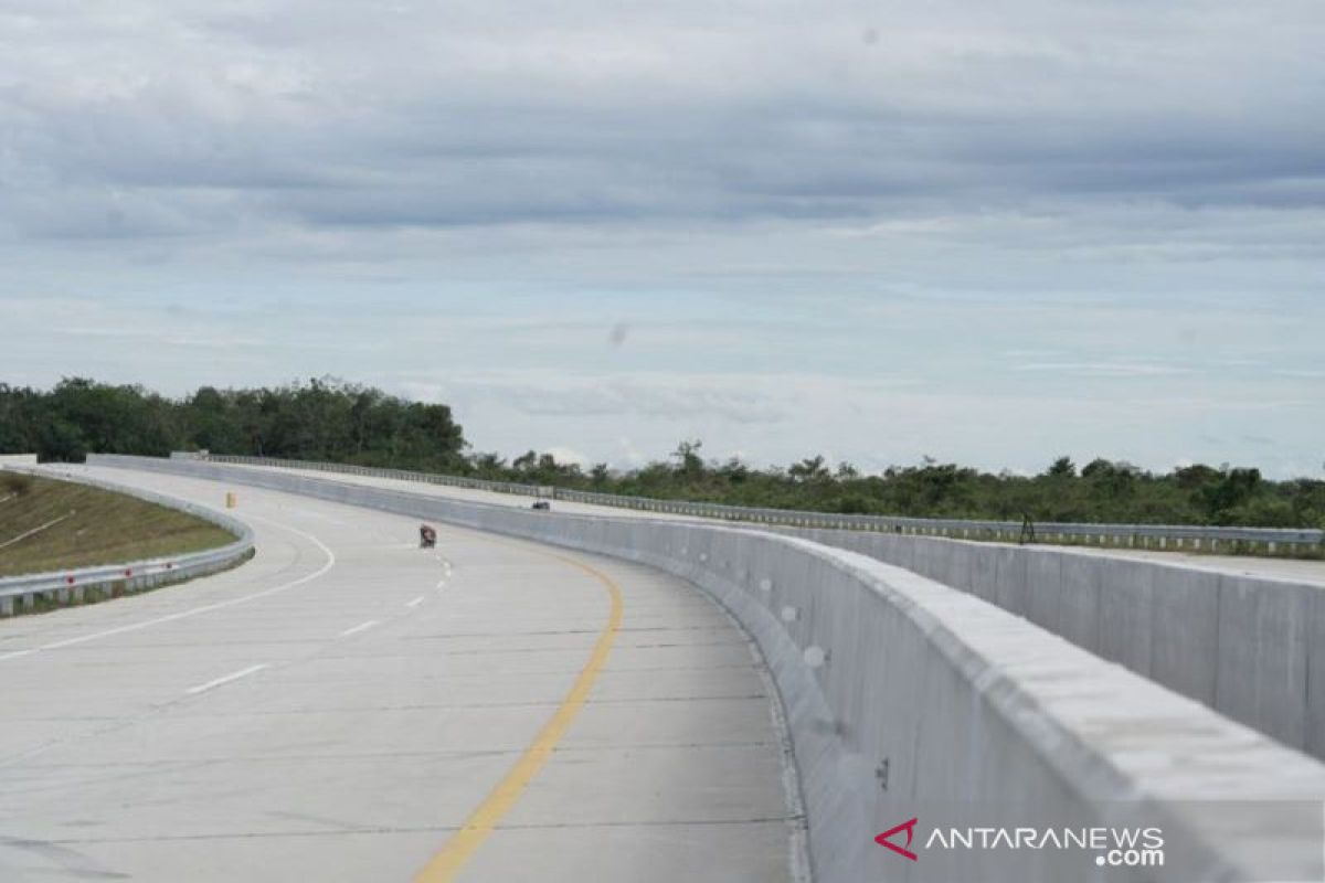 Hari terakhir pembukaan Tol Pekanbaru-Bangkinang terjadi kemacetan 6 km