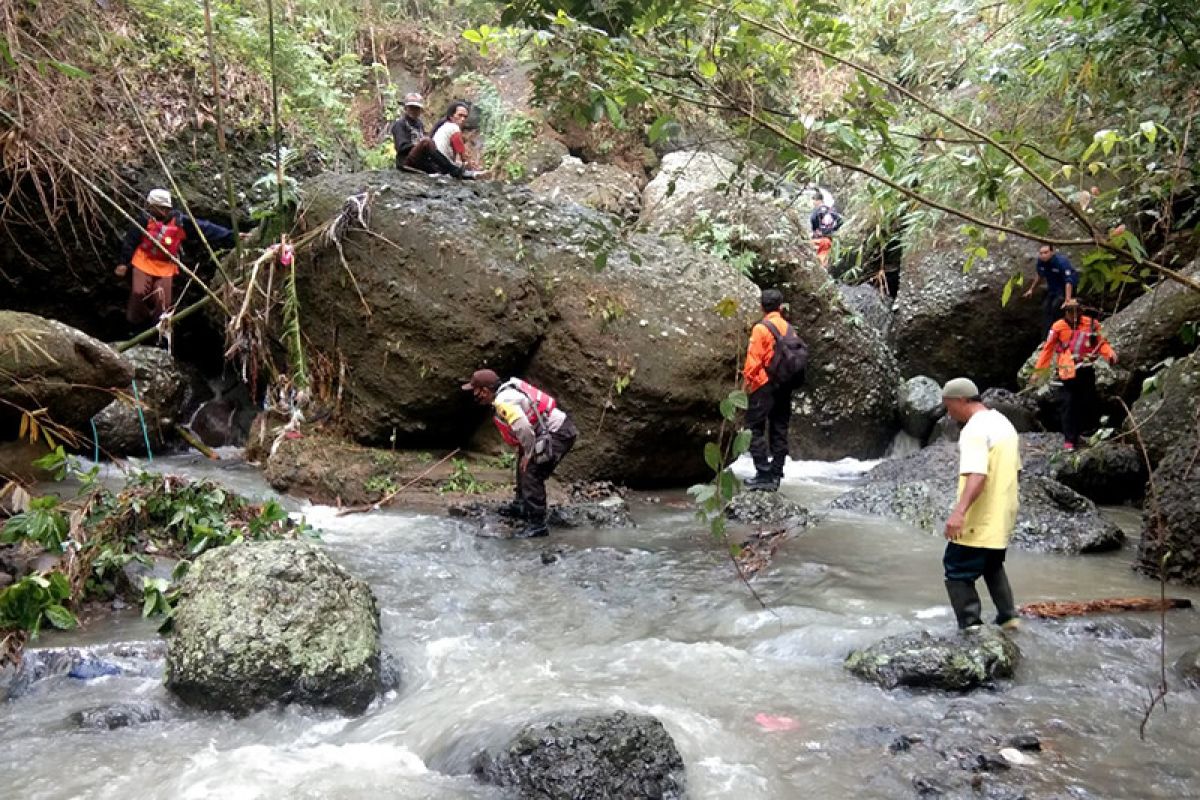 Basarnas cari warga tenggelam di Sungai Sampang Kebumen