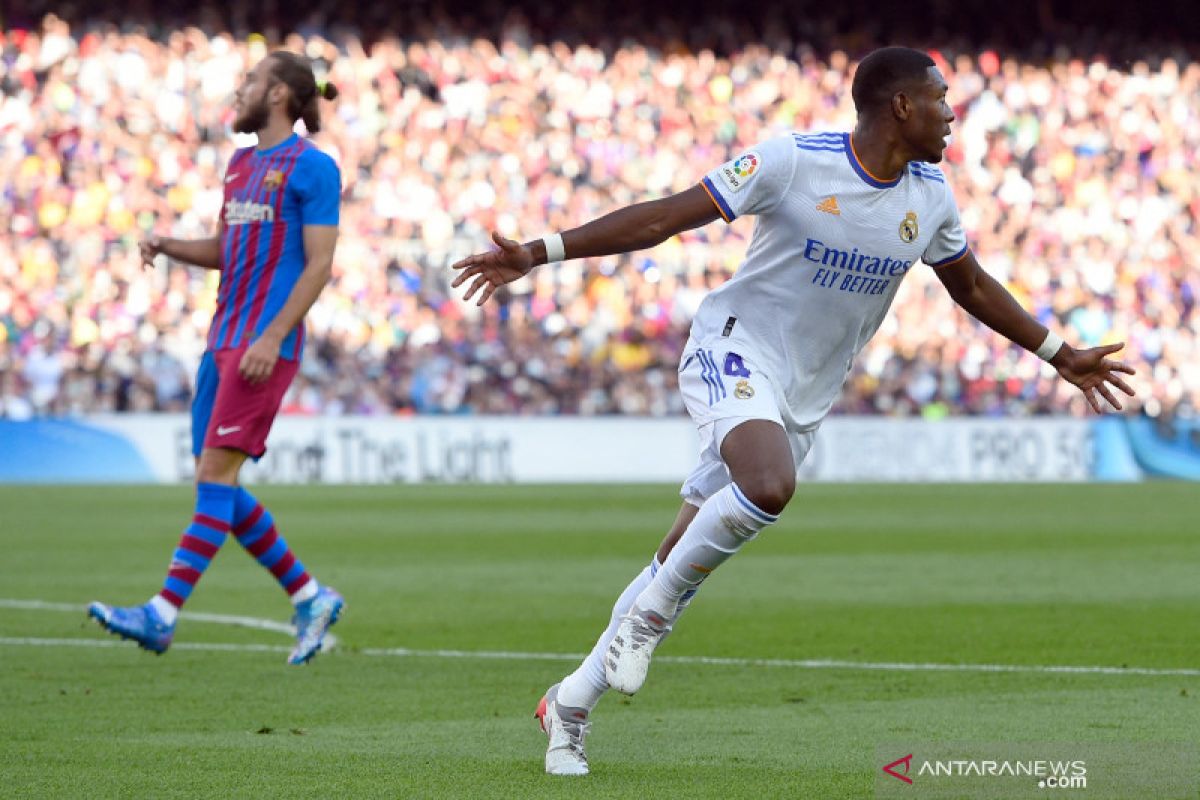 Real Madrid menaklukkan Barcelona 2-1 di Camp Nou