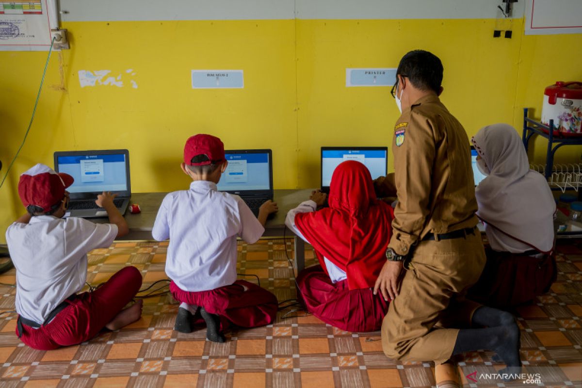 Kemendikbudristek gaet lebih banyak anak muda jadi guru