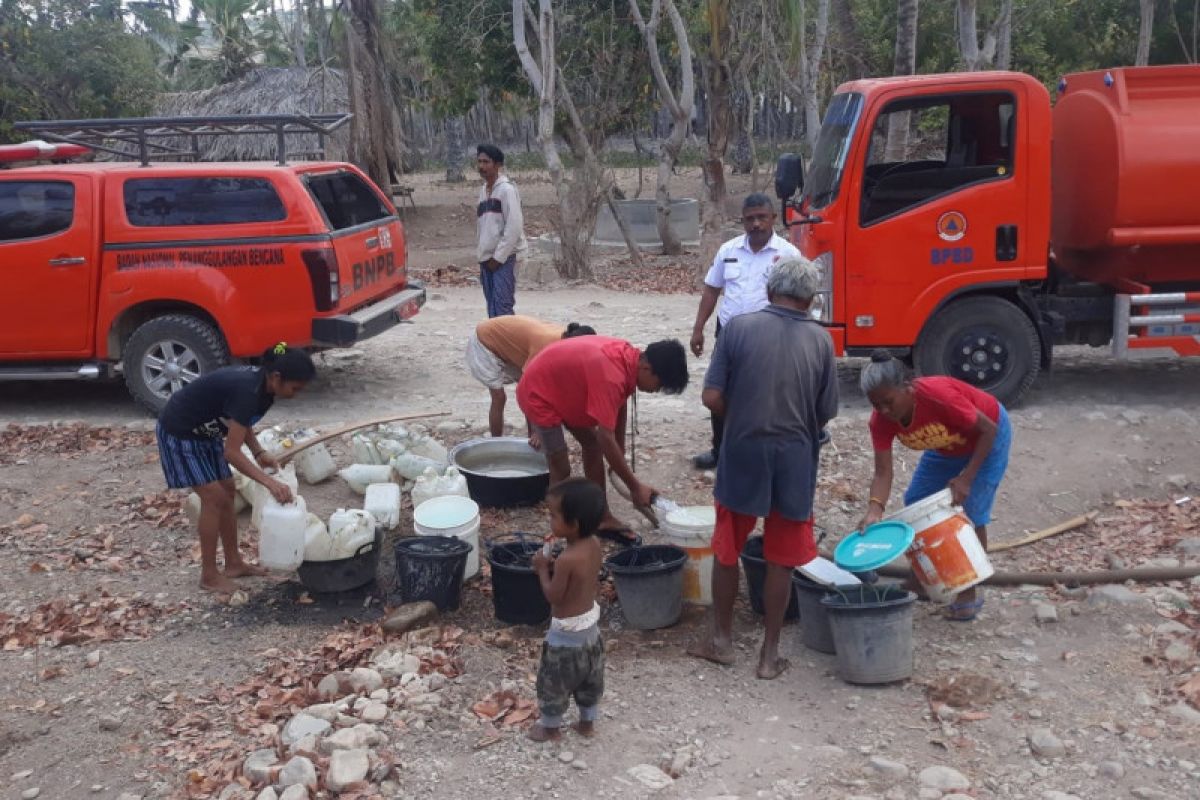 Pemkab Sabu Raijua kerahkan 39 mobil distribusi air untuk warga