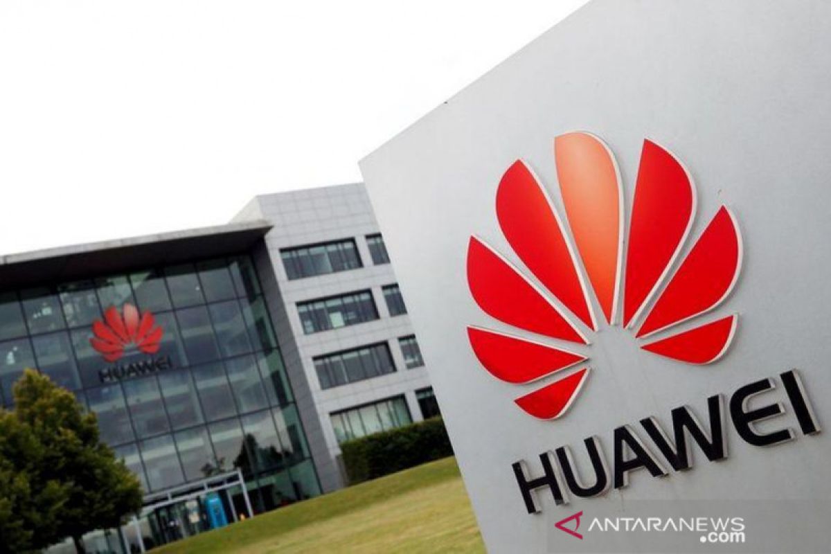 Pendapatan Huawei anjlok, Apple meroket