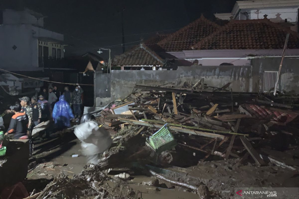 15 orang hanyut akibat banjir bandang di Kota Batu