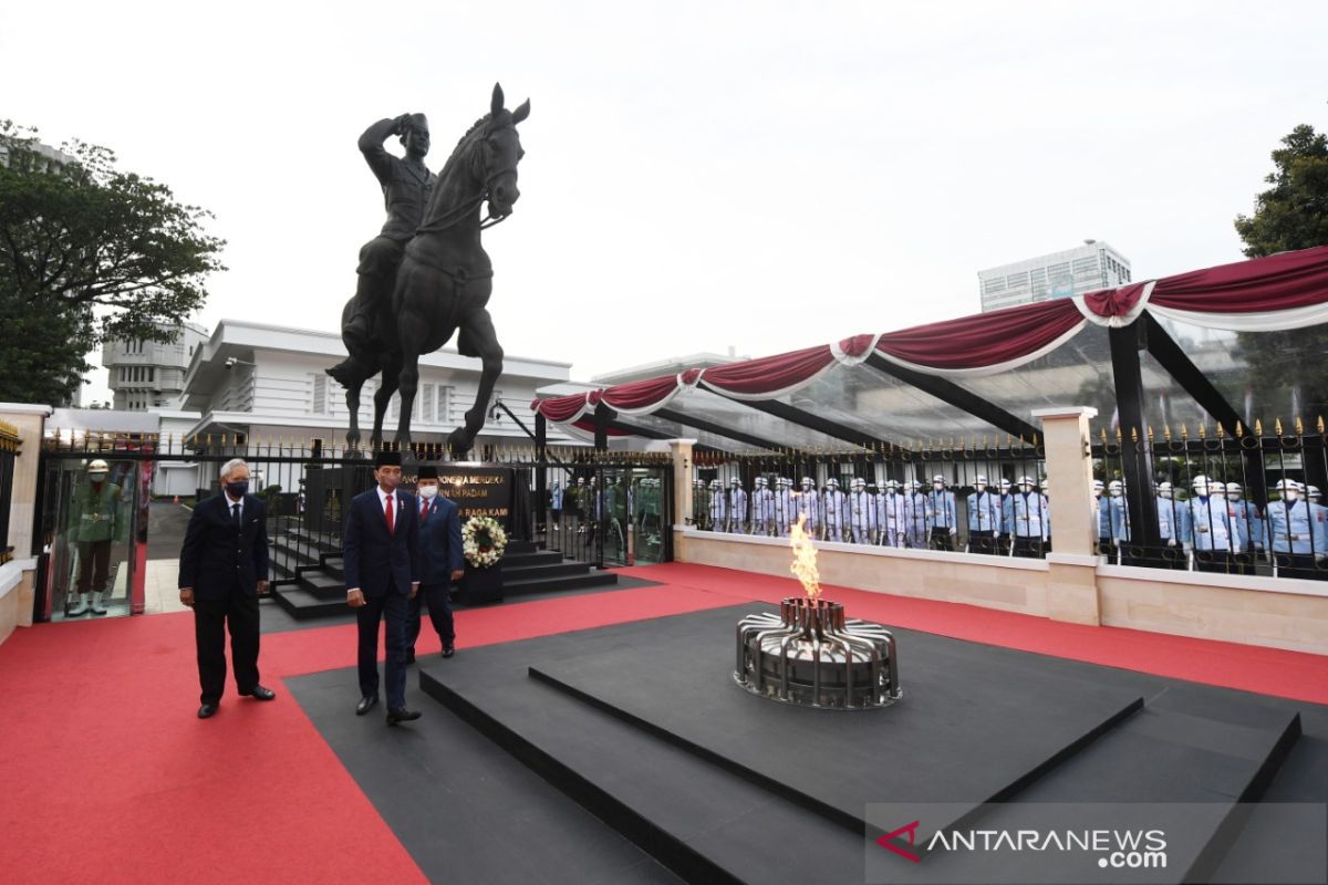 Presiden Jokowi resmikan Tugu Api di Kemenhan