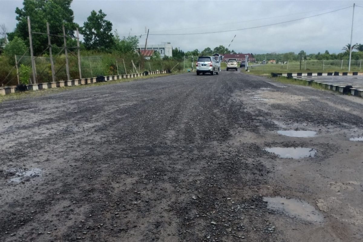 DPRD Kotim minta pemkab segera tuntaskan pengaspalan jalan bandara