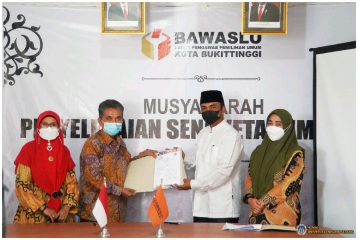 Bawaslu Bukittinggi-UNP  jalin kerja sama terkait pemilu 2024 dan implementasi MBKM