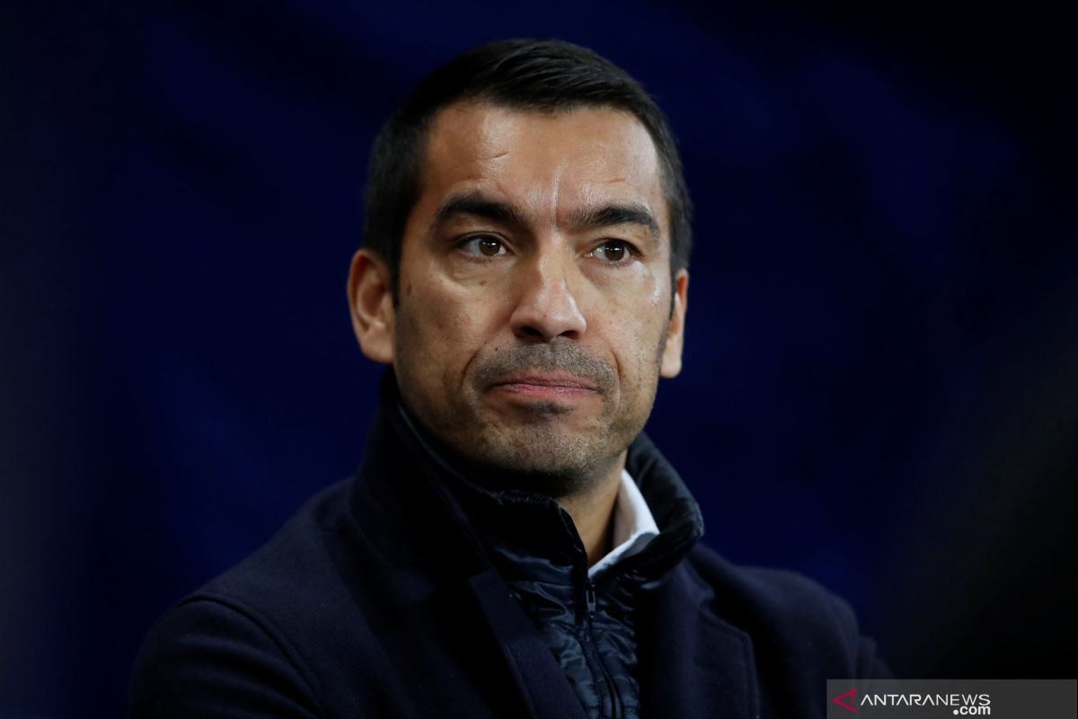 Giovanni Van Bronckhorst ditunjuk latih Rangers