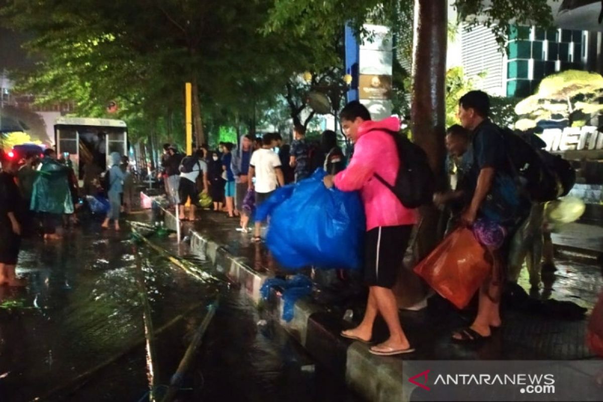 Satgas PPLN bubarkan demonstrasi para imigran di Makassar