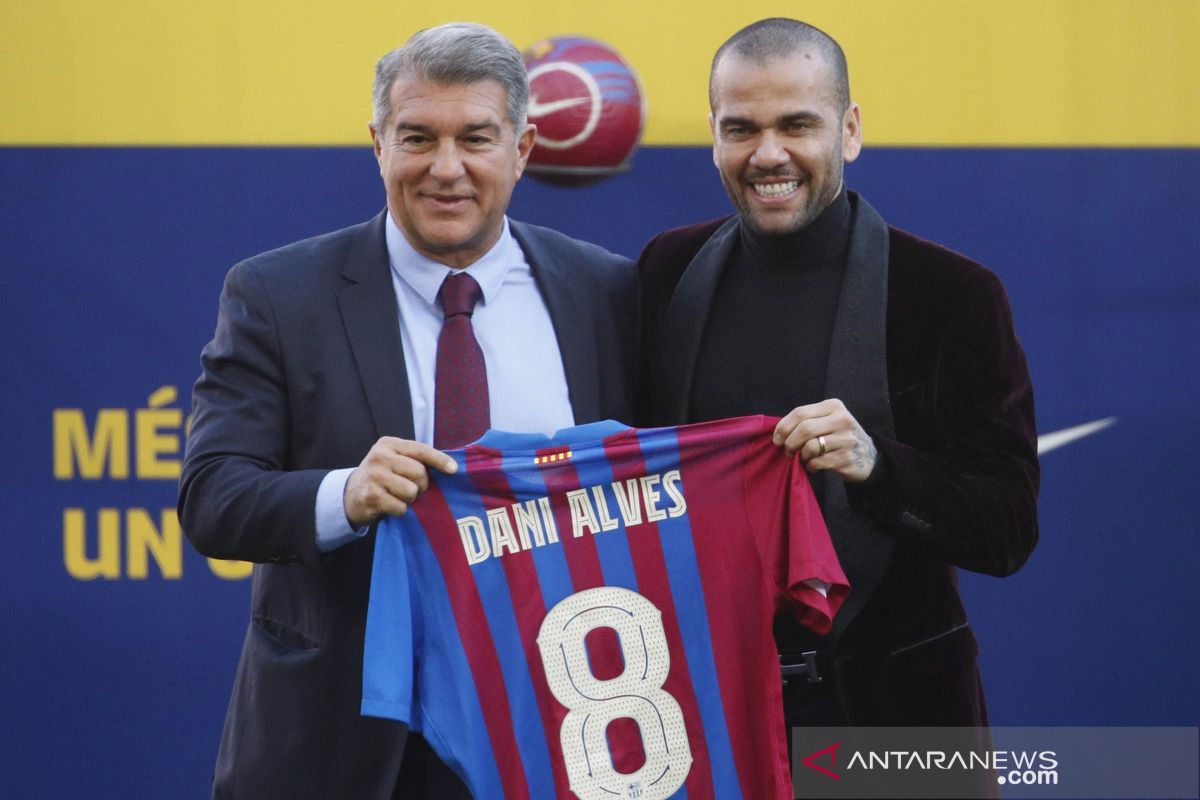 Dani Alves segera catatkan debut kedua di Barcelona pekan ini