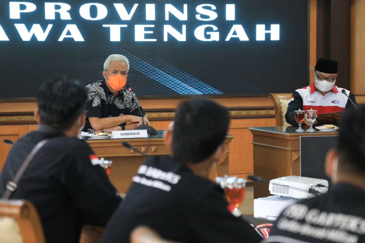 Ganjar kaji upah minimum provinsi dengan formula ganda