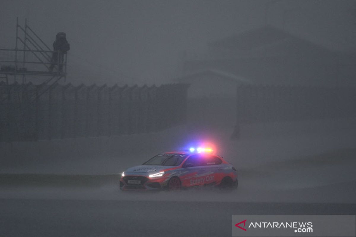 Cuaca buruk, Race 1 WSBK Mandalika diundur ke Minggu