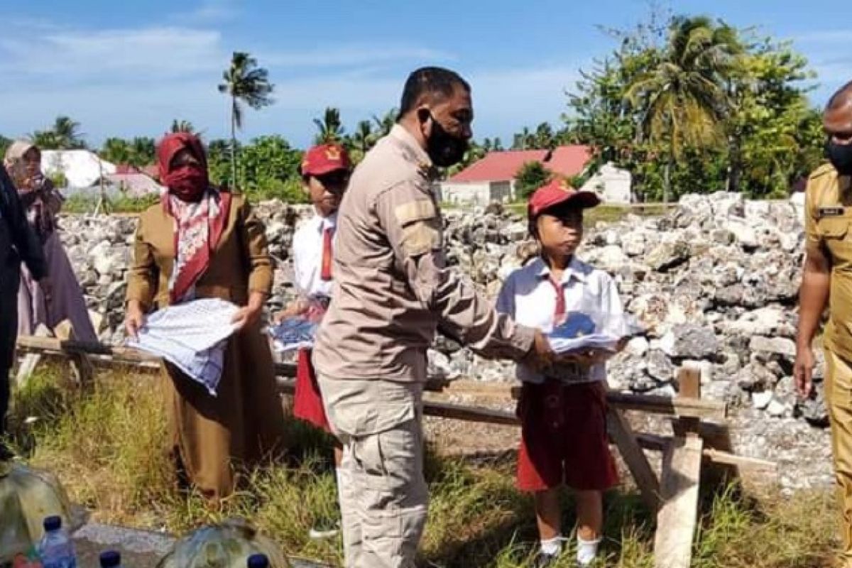 Bangun laboratorium sekolah, dorong kemajuan siswa di Buton Selatan