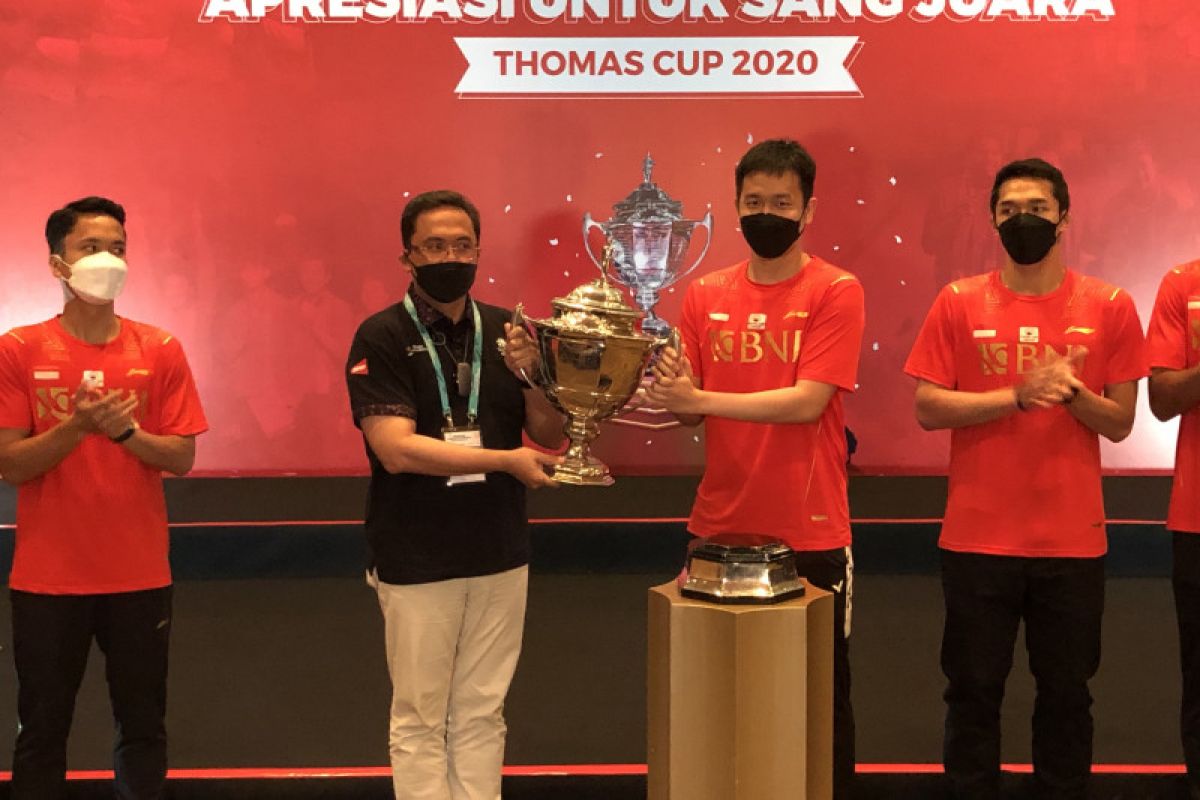 BNI serahkan bonus Rp5 miliar untuk timnas peraih Piala Thomas