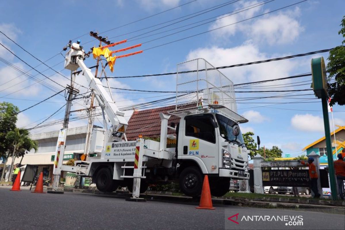 PLN Riau luncurkan satu mobil tim pekerjaan dalam keadaan bertegangan--SDH ADA BERITANYA D BWH--