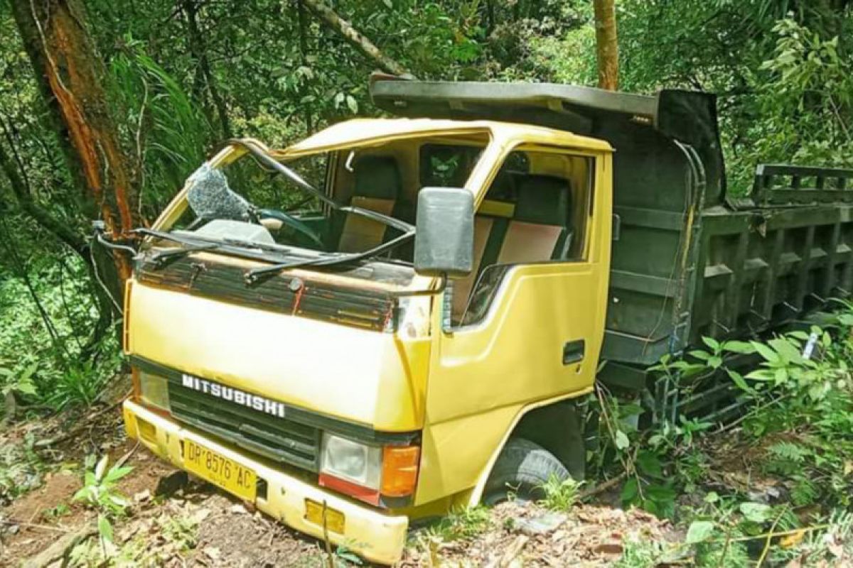 Dua tewas dan belasan luka-luka, dum truk terguling di Pusuk Sembalun saat hendak melayat