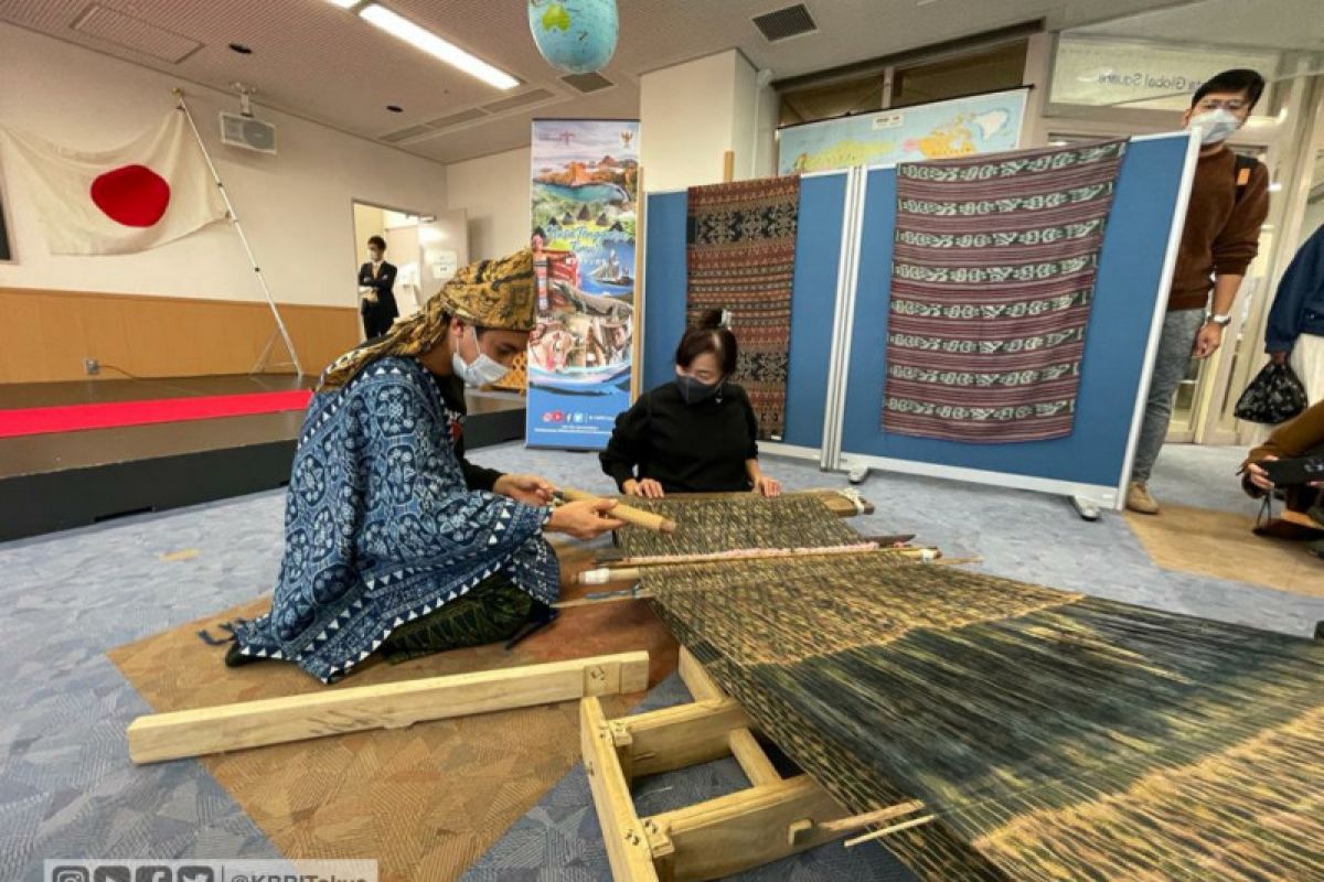 KBRI Tokyo gelar pameran tenun ikat NTT