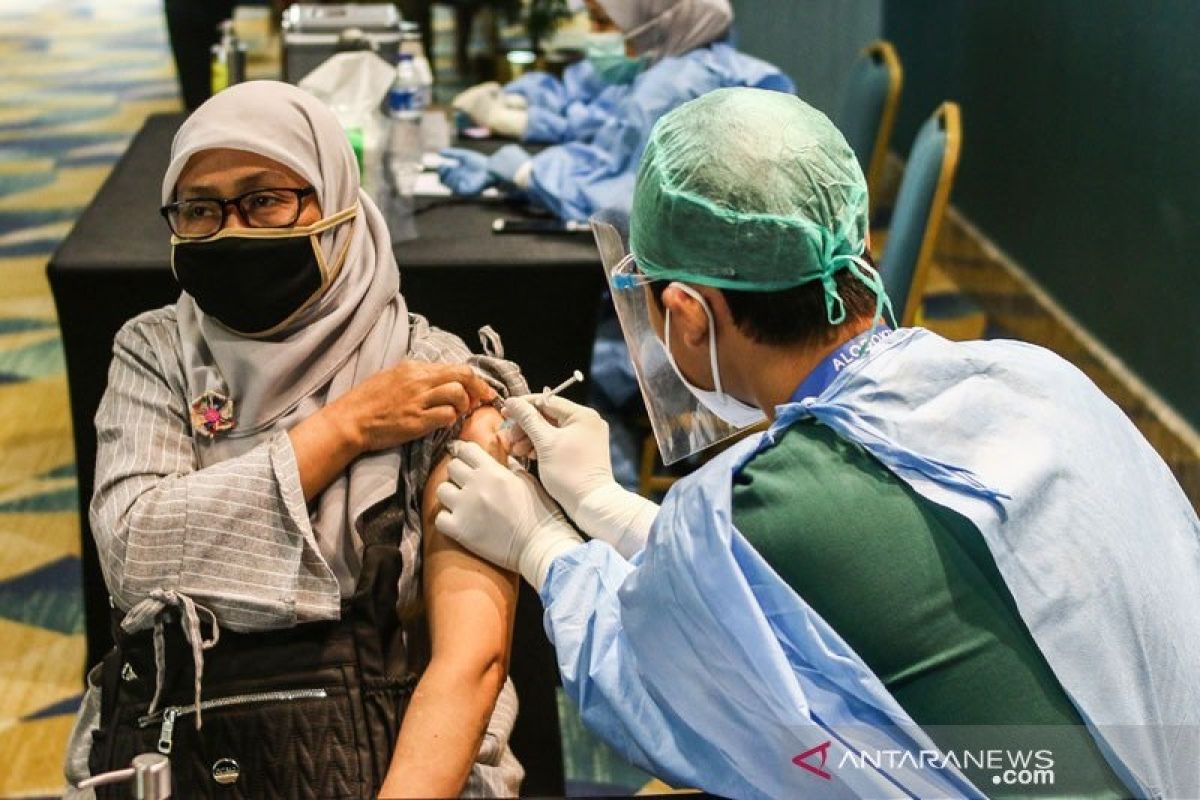 Sebanyak 1,8 juta jiwa lansia di Jabar telah divaksin COVID-19 dosis pertama