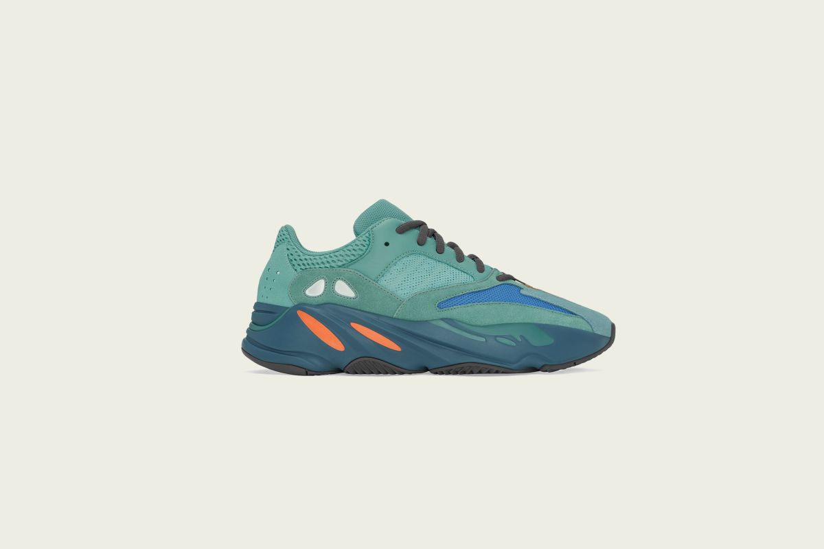 Ini tampilan dan harga Adidas YEEZY BOOST 700 Fade Azure