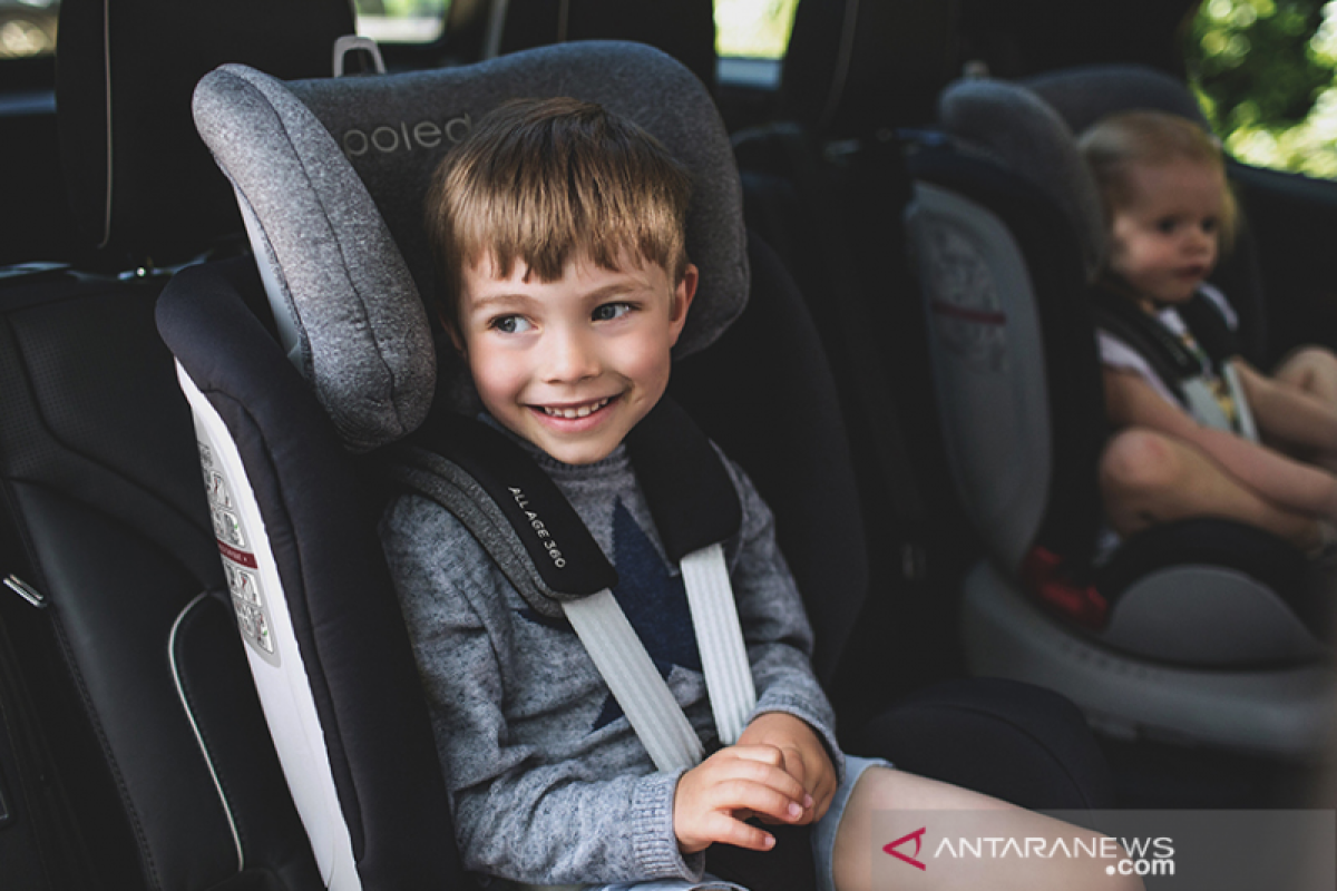 Gunakan 'car seat' untuk anak yang sesuai dengan usia