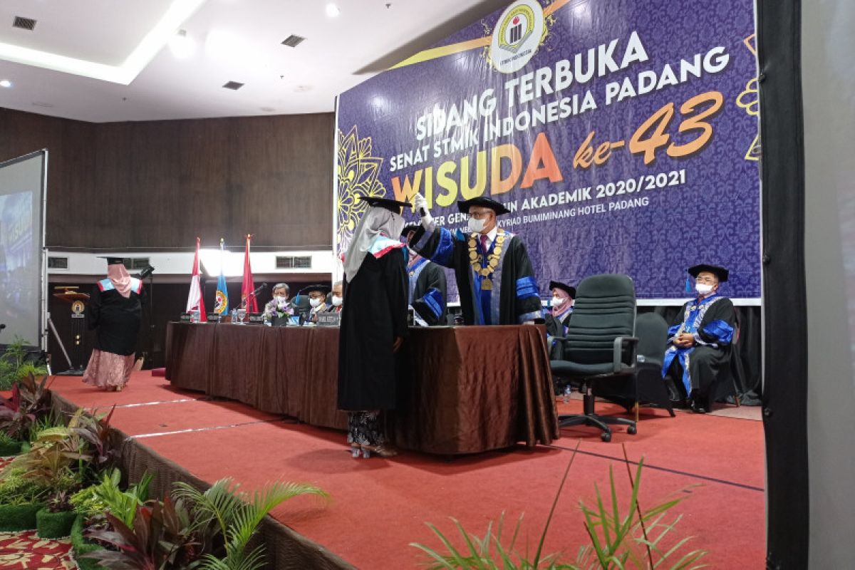 STMIK Indonesia umumkan kesiapan menjadi universitas pada Wisuda ke-43