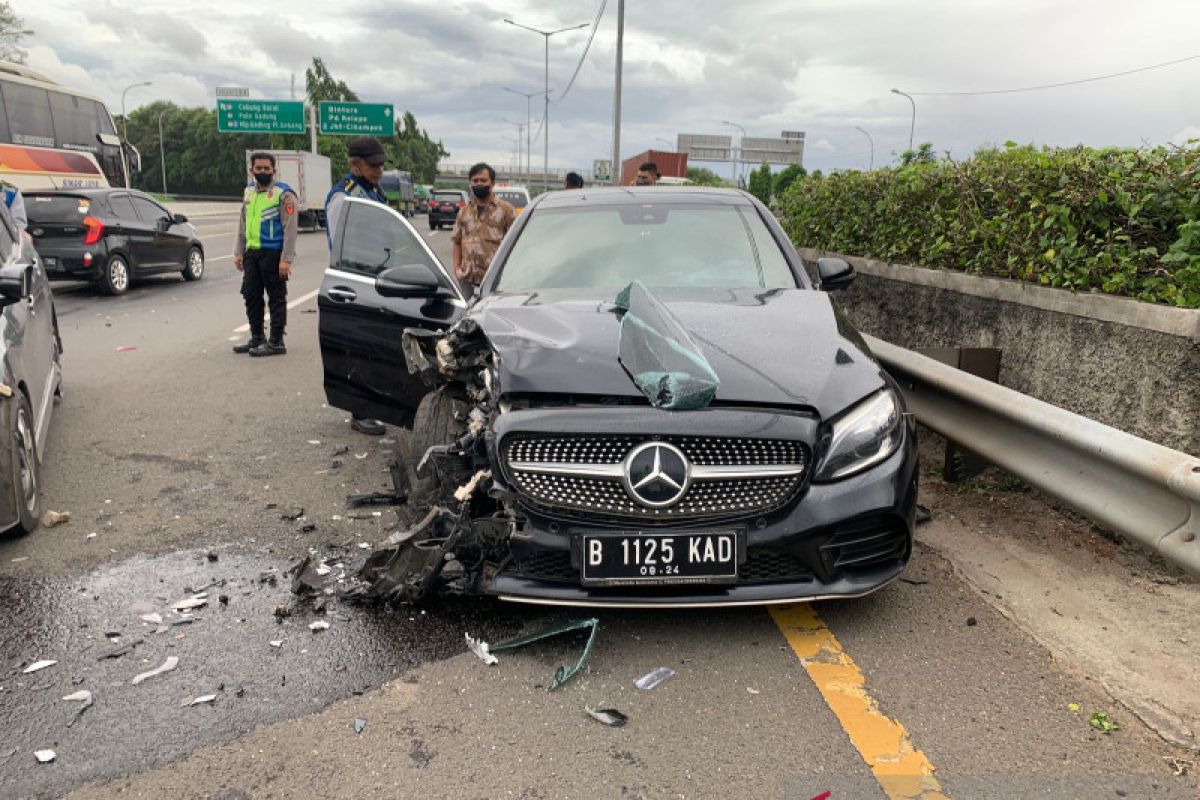 Pengemudi Mercy lawan arah di Tol JORR masuk terobos "exit tol"