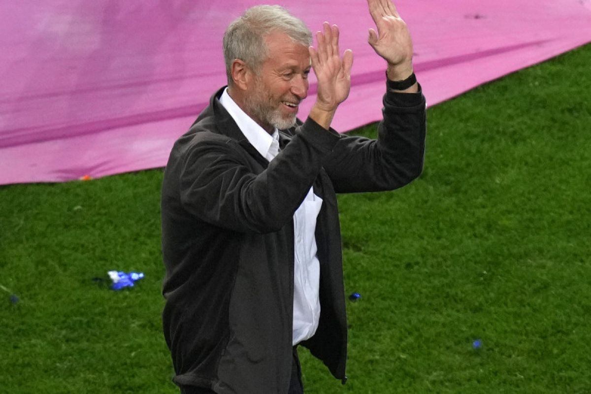 Abramovich tonton laga Chelsea lawan MU